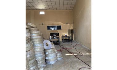 Alquilo local comercial  avenida La Paz doble altura plazoleta comerc