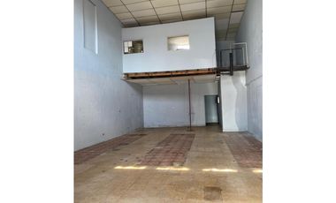 Alquilo local comercial  avenida La Paz doble altura plazoleta comerc
