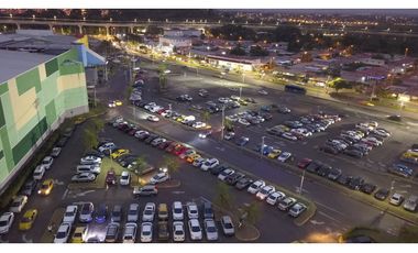 Alquilo locales comerciales en megamall disponibles