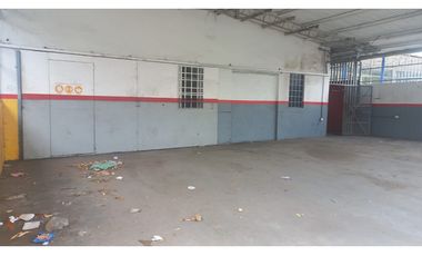 vendo galera Fernández de Córdova 695 mtrs2  1 solo nivel