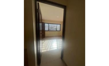 VENTA  CASA CON TERRAZA  FACIL ACCESO A LA VIA ISRAEL Y CALLE 50