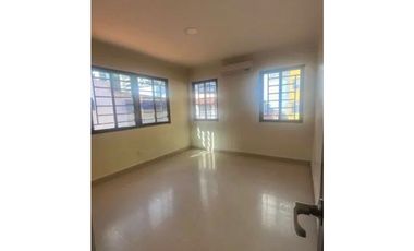 VENTA  CASA CON TERRAZA  FACIL ACCESO A LA VIA ISRAEL Y CALLE 50