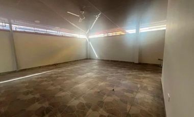 VENTA  CASA CON TERRAZA  FACIL ACCESO A LA VIA ISRAEL Y CALLE 50