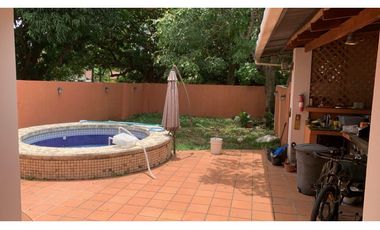 VENTA CASA CON BALCÓN EN TODA LA VIA PRINCIPAL DE SAN FRANCISCO