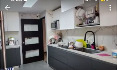 VENTA CASA CON BALCÓN EN TODA LA VIA PRINCIPAL DE SAN FRANCISCO