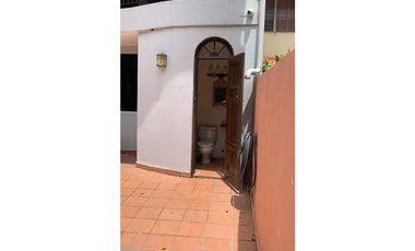 VENTA CASA CON BALCÓN EN TODA LA VIA PRINCIPAL DE SAN FRANCISCO