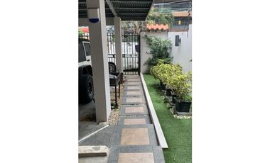 VENTA CASA CON BALCÓN EN TODA LA VIA PRINCIPAL DE SAN FRANCISCO