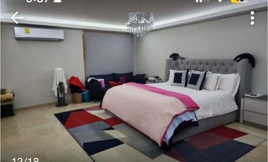 VENTA CASA CON BALCÓN EN TODA LA VIA PRINCIPAL DE SAN FRANCISCO