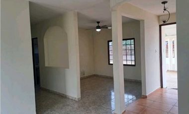 ALQUILER DE CASA EN DAVID  4 RECAMARAS   COMPLETAMENTE CERCADA