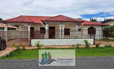ALQUILER DE CASA EN DAVID  4 RECAMARAS   COMPLETAMENTE CERCADA