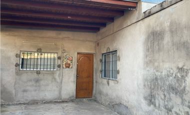 CASA EN VENTA / ARROYITO/GARCIA VELLOSO 757 BIS