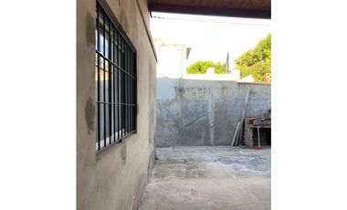 CASA EN VENTA / ARROYITO/GARCIA VELLOSO 757 BIS
