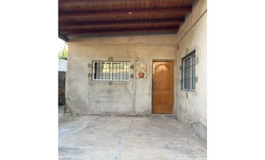 CASA EN VENTA / ARROYITO/GARCIA VELLOSO 757 BIS