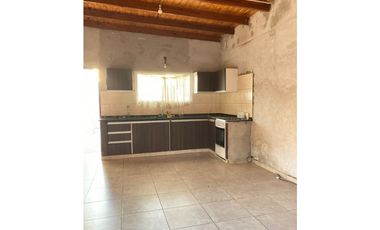 CASA EN VENTA / ARROYITO/GARCIA VELLOSO 757 BIS