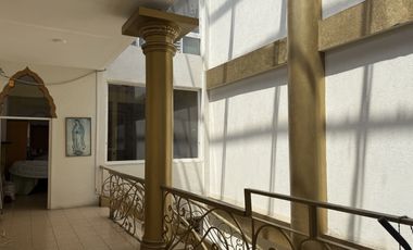 Edificio comercial en el centro histórico de Cuernavaca