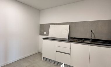 Oficina en venta con una cochera en Fisherton