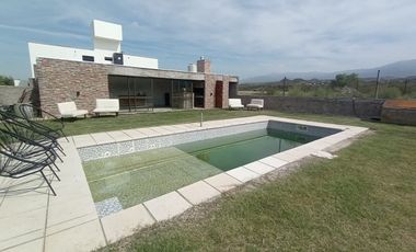 TERRENO CON SALON Y PICINA EN EL CHALLAO CIUDAD