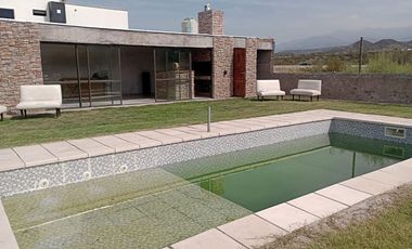 TERRENO CON SALON Y PICINA EN EL CHALLAO CIUDAD