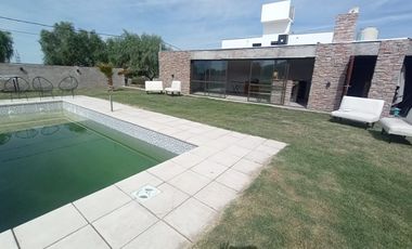 TERRENO CON SALON Y PICINA EN EL CHALLAO CIUDAD