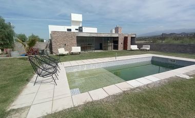 TERRENO CON SALON Y PICINA EN EL CHALLAO CIUDAD