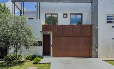 Casas de Categoria en Venta en Ringuelet, La Plata