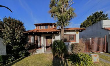 Casa 3 ambientes con quincho y cochera Miramar