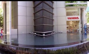Local Comercial en Arriendo en Torre Paris/ Metro Los Leones