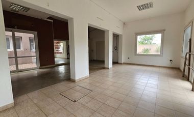 Venta Local Comercial 1100 m² en Luján.