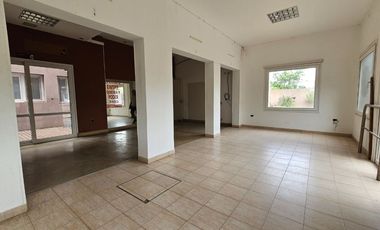 Venta Local Comercial 1100 m² en Luján.