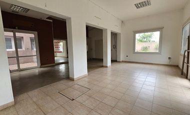 Venta Local Comercial 1100 m² en Luján.