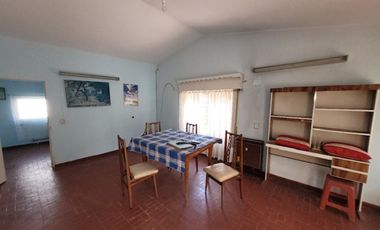 CASA EN VENTA DE 3 AMBIENTES + DEPARTAMENTO