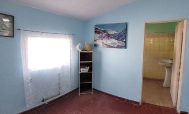 CASA EN VENTA DE 3 AMBIENTES + DEPARTAMENTO