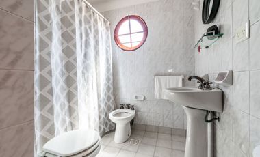 VENTA CASA 6 AMB- PATIO-TERRAZA- COCH - AGRONOMIA
