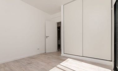DEPARTAMENTOS EN 2 PLANTAS CON COCHERA Y PARRILLA