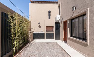 DEPARTAMENTOS EN 2 PLANTAS CON COCHERA Y PARRILLA