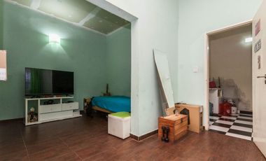 Casa con garage y departamento a terminar