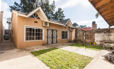 Casa con garage y departamento a terminar