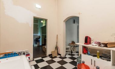 Casa con garage y departamento a terminar