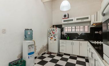 Casa con garage y departamento a terminar