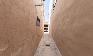 Casa con garage y departamento a terminar