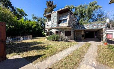 CASA EN VENTA  8 AMBIENTES EN  ALEJANDRO KORN
