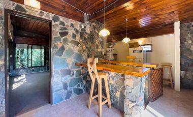CASA EN VENTA  8 AMBIENTES EN  ALEJANDRO KORN