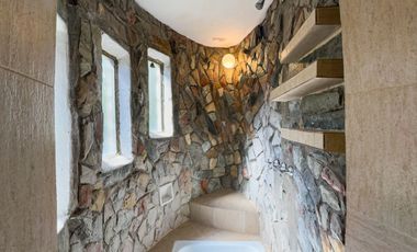 CASA EN VENTA  8 AMBIENTES EN  ALEJANDRO KORN