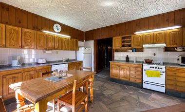 CASA EN VENTA  8 AMBIENTES EN  ALEJANDRO KORN