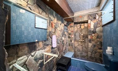 CASA EN VENTA  8 AMBIENTES EN  ALEJANDRO KORN