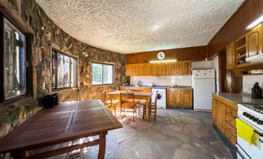 CASA EN VENTA  8 AMBIENTES EN  ALEJANDRO KORN