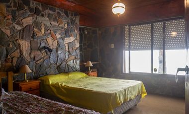 CASA EN VENTA  8 AMBIENTES EN  ALEJANDRO KORN