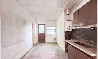 CASA EN VENTA  8 AMBIENTES EN  ALEJANDRO KORN
