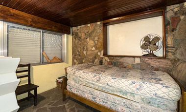 CASA EN VENTA  8 AMBIENTES EN  ALEJANDRO KORN