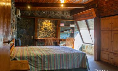 CASA EN VENTA  8 AMBIENTES EN  ALEJANDRO KORN